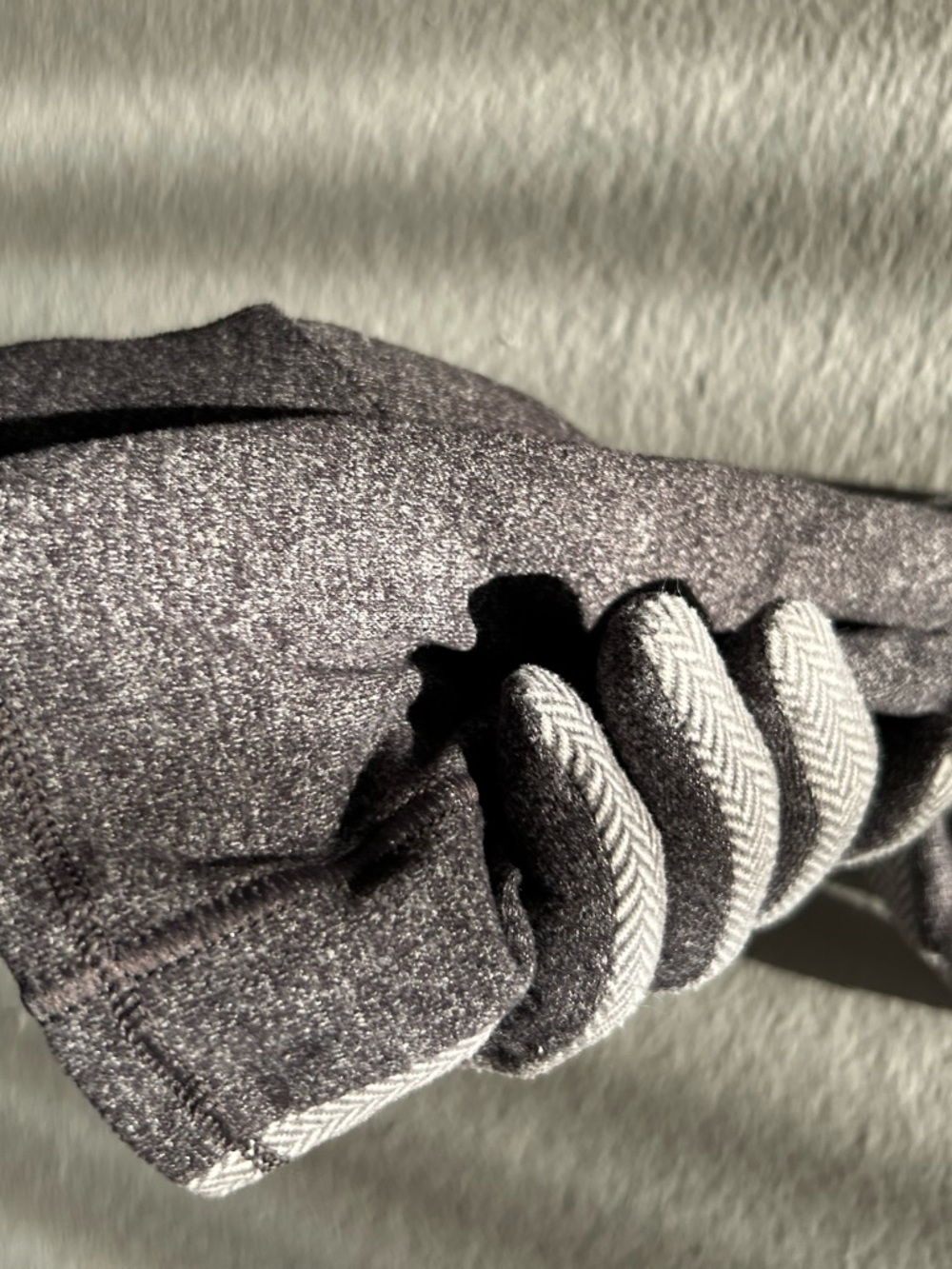 Lululemon Run With Me Gloves in Heathered Herringbone White Slate. - Picture 5 of 12